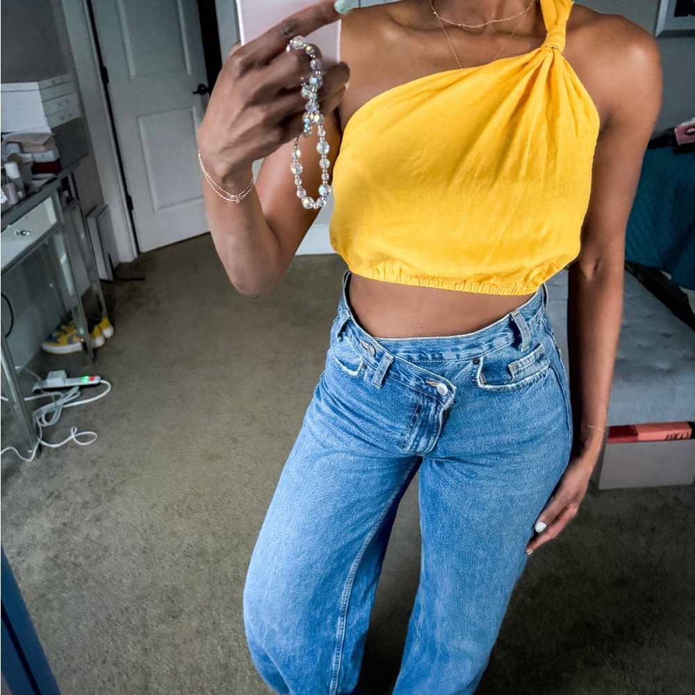 Farm Rio One-Shoulder Yellow Knot Crop Top